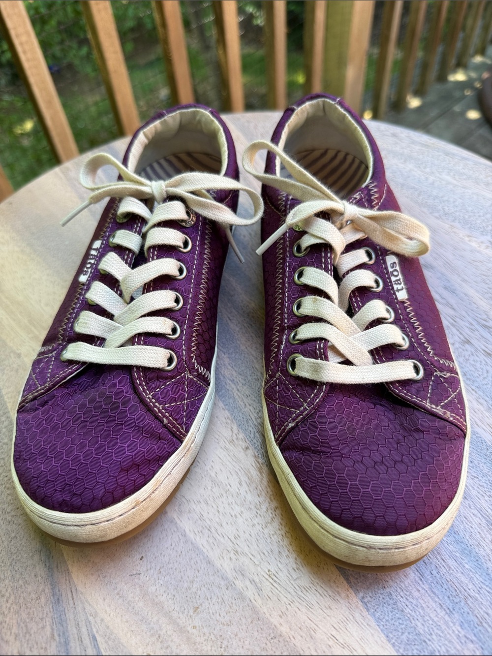 Taos Footwear Women’s Plum Hex-Pattern Lace-Up Sneakers with Cream Laces